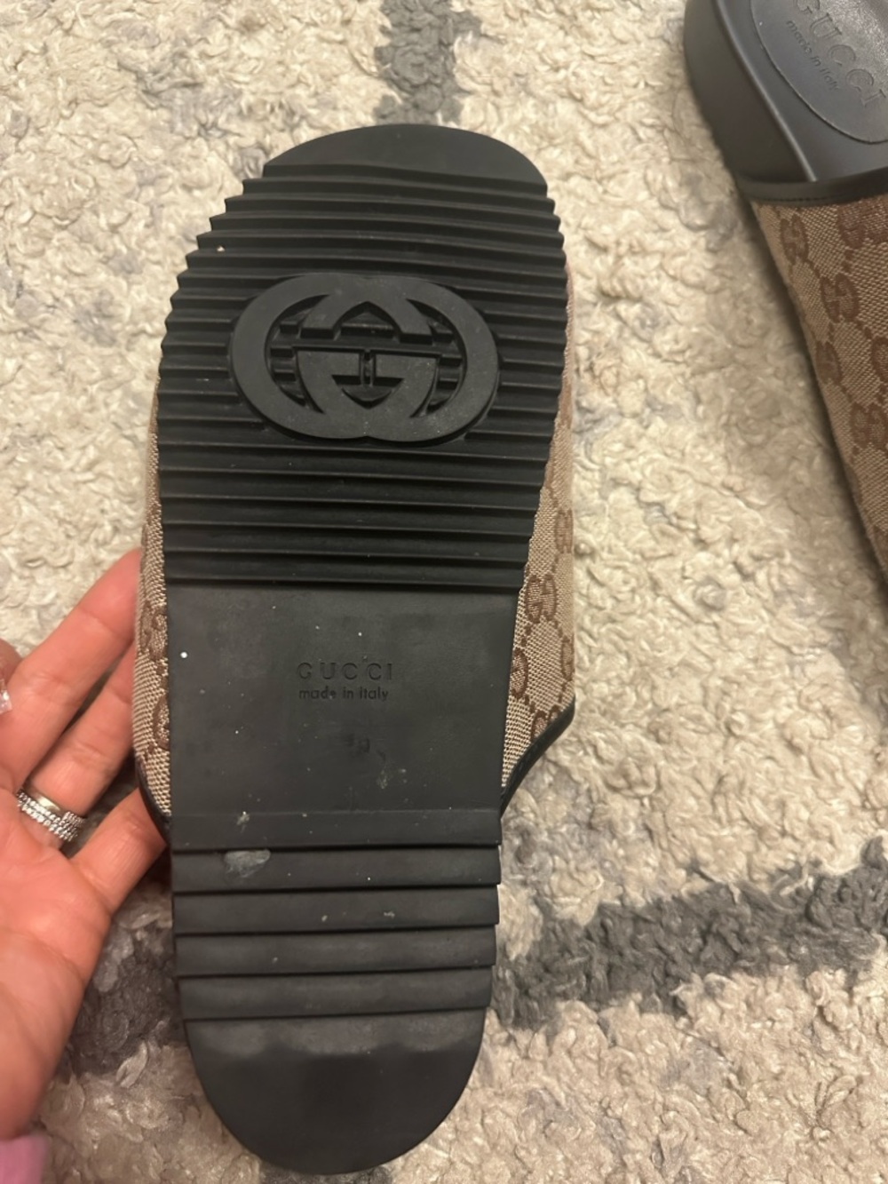 Gucci Black Leather Logo Slide Sandals - Picture 3 of 3